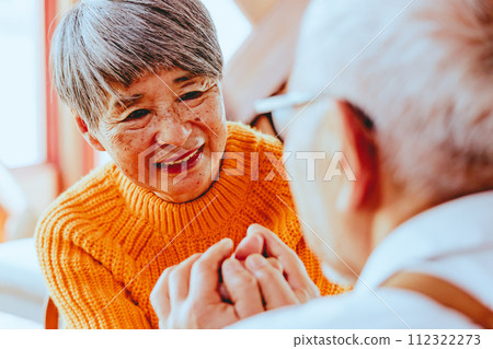 年長夫婦皮膚照片 年長夫婦皮膚照片 112322273