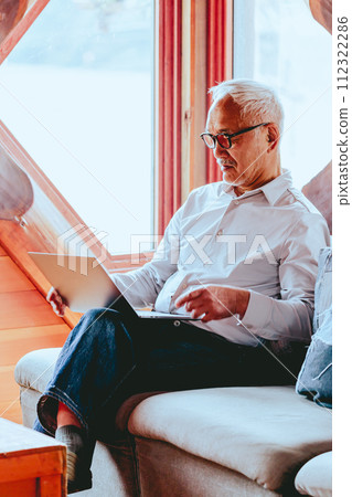 Photo of a senior man doing telework 112322286