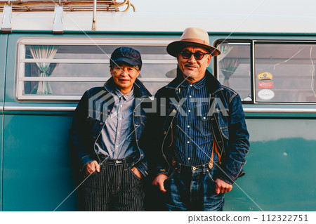 senior couple fashion photo 112322751