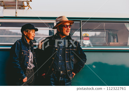 senior couple fashion photo senior couple fashion photo 112322761
