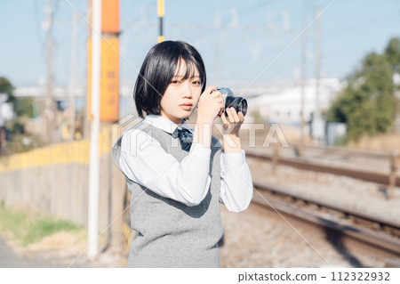 帶相機的女高中生 帶相機的女高中生 112322932