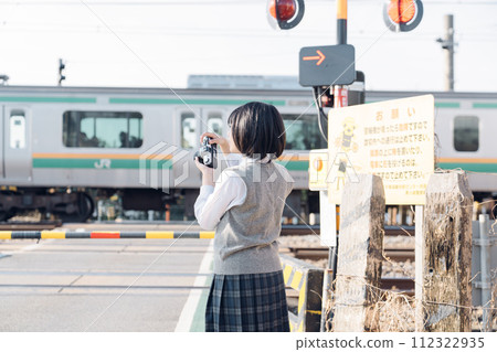 帶相機的女高中生 112322935