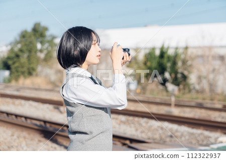 帶相機的女高中生 112322937