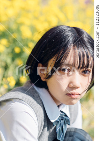Sakura and school girls 112323008