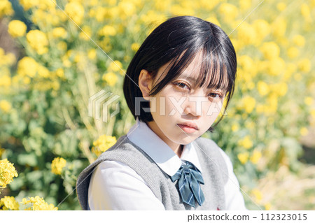 Sakura and school girls 112323015