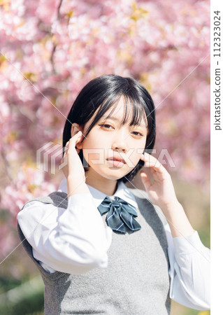 Sakura and school girls 112323024