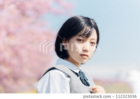Sakura and school girls 112323036
