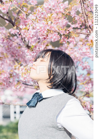 Sakura and school girls 112323049