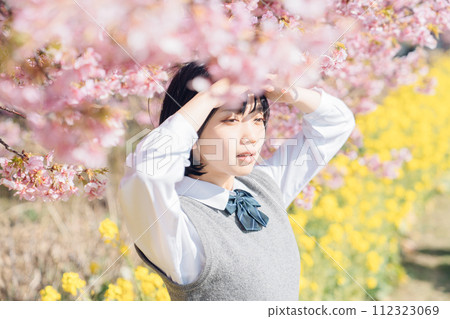 Sakura and school girls Sakura and school girls 112323069