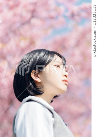 櫻花和學校的女孩 112323115