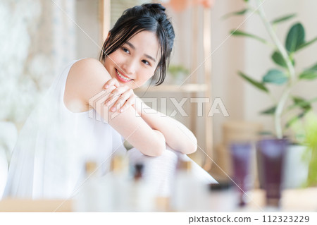 Beauty of young women Beauty of young women 112323229