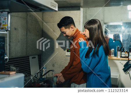 couple talking in the kitchen couple talking in the kitchen 112323314