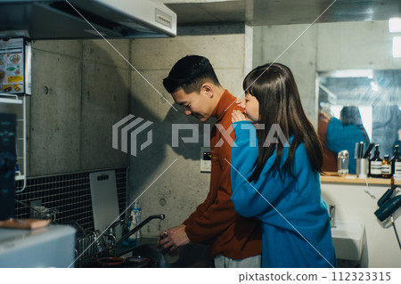 couple talking in the kitchen couple talking in the kitchen 112323315