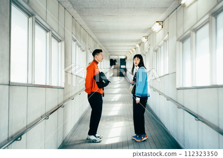 一對夫婦做約會 112323350