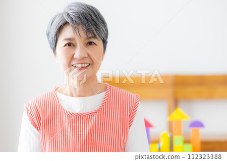 保育員高級女 112323388