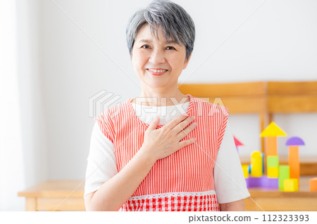保育員高級女 112323393