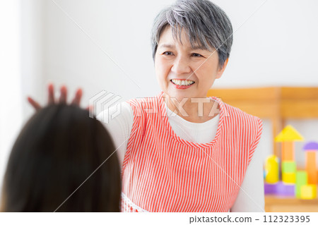 保育員高級女 112323395