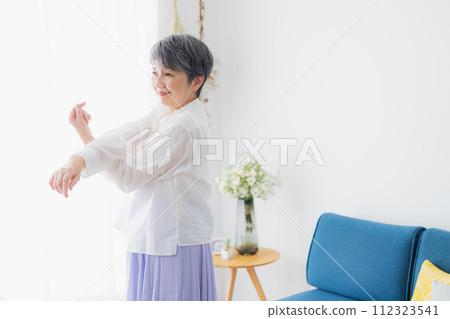 高級女人伸展 112323541