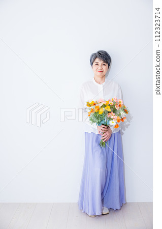 Senior women with flowers 112323714