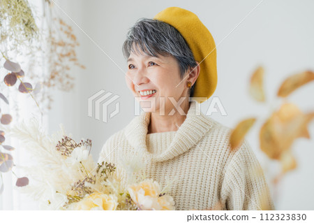 Senior woman with dried flowers 112323830