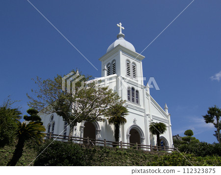 Looking up at Oe Church shining against the blue sky Oe, Amakusa-cho, Amakusa City, Kumamoto Prefecture Looking up at Oe Church shining against the blue sky Oe, Amakusa-cho, Amakusa City, Kumamoto Prefecture 112323875