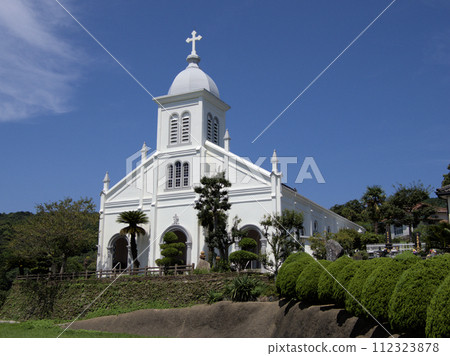 Looking up at Oe Church shining against the blue sky Oe, Amakusa-cho, Amakusa City, Kumamoto Prefecture Looking up at Oe Church shining against the blue sky Oe, Amakusa-cho, Amakusa City, Kumamoto Prefecture 112323878
