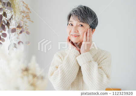 冬季美容高級女性 112323920