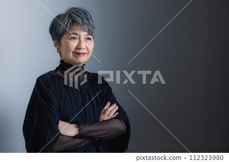 Senior woman smiling and folding arms 112323980