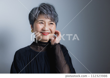 Senior woman smiling and folding arms 112323986