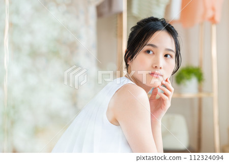 年輕女性的美麗 年輕女性的美麗 112324094