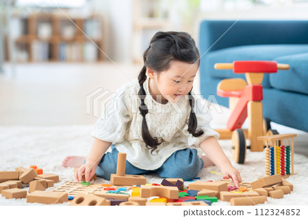 child playing with toys in the living room 112324852