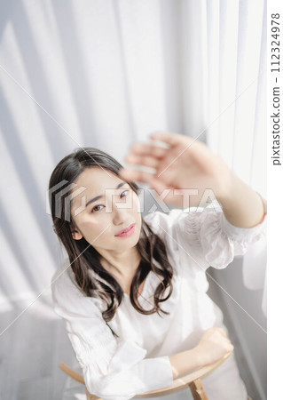 A woman holding her hands up 112324978