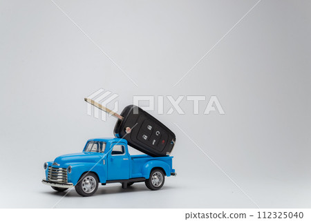 Car keys loaded into a toy machine. Delivery car insurance Car keys loaded into a toy machine. Delivery car insurance 112325040