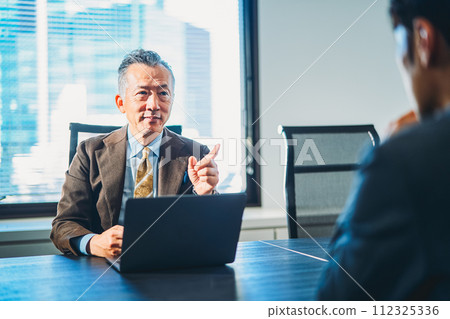 Businessman male 112325336