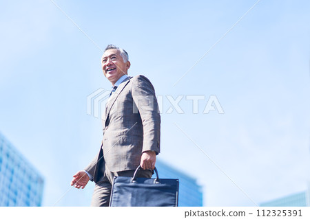 Business man 112325391