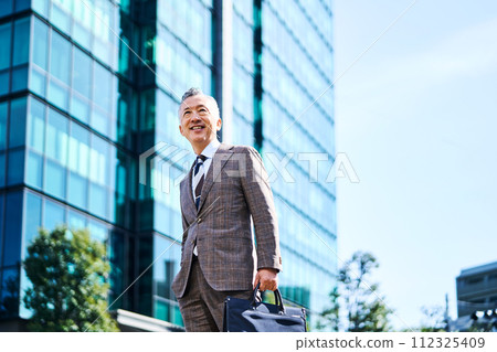 Business man 112325409