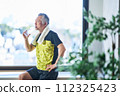 Senior man hydrating at the gym 112325423