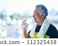 Senior man hydrating at the gym 112325438