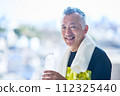 Senior man hydrating at the gym 112325440