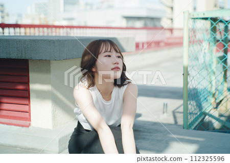 屋頂和女人 屋頂和女人 112325596