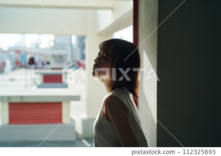 屋頂和女人 屋頂和女人 112325693