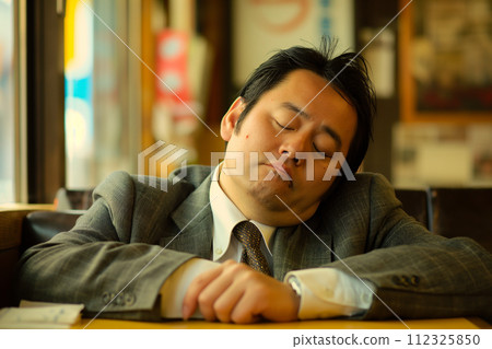 疲倦的上班族 112325850