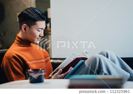 Relaxing men 112325961
