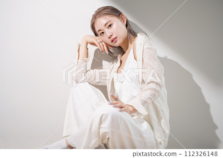 Woman beauty portrait 112326148