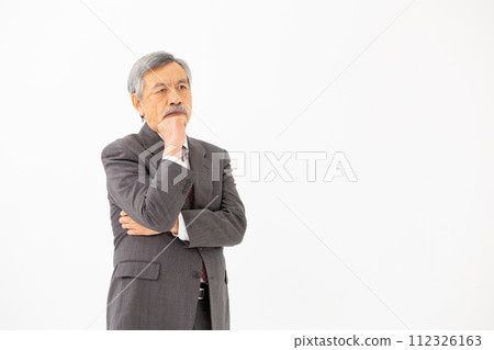 Senior male business worries 112326163