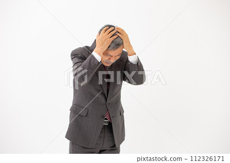 Senior man holding his head in business 112326171