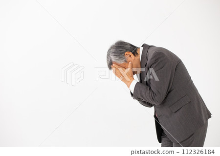 Senior male business worries Senior male business worries 112326184