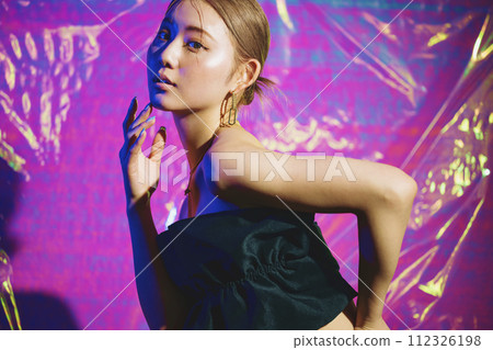 Female image of an idol dancer Female image of an idol dancer 112326198