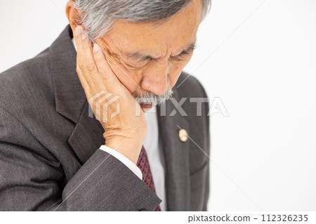 資深律師擔心特寫鏡頭 112326235