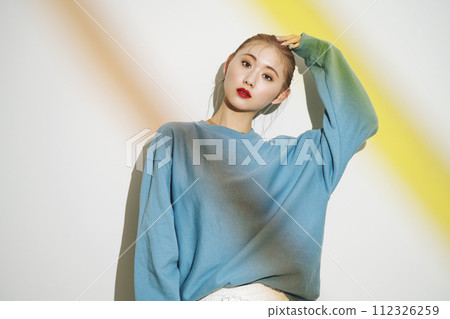 sporty snaps of young women 112326259